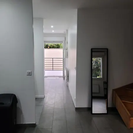 Сasa de vacaciones Maison Calme, Moderne Avec Jardin Et Terrasse La Courneuve