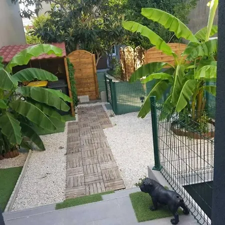 Ferienhaus Maison Calme, Moderne Avec Jardin Et Terrasse La Courneuve
